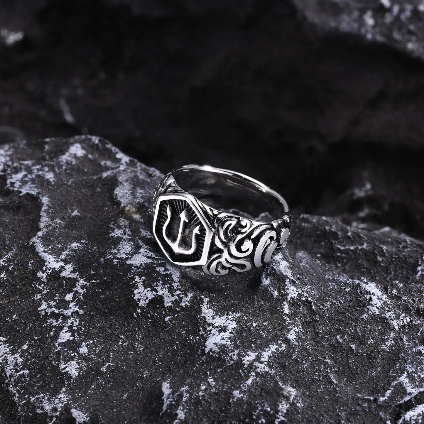 Tridentus Ring